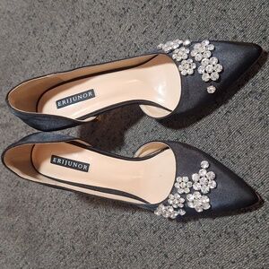 Erijunor satin rhinestone pumps